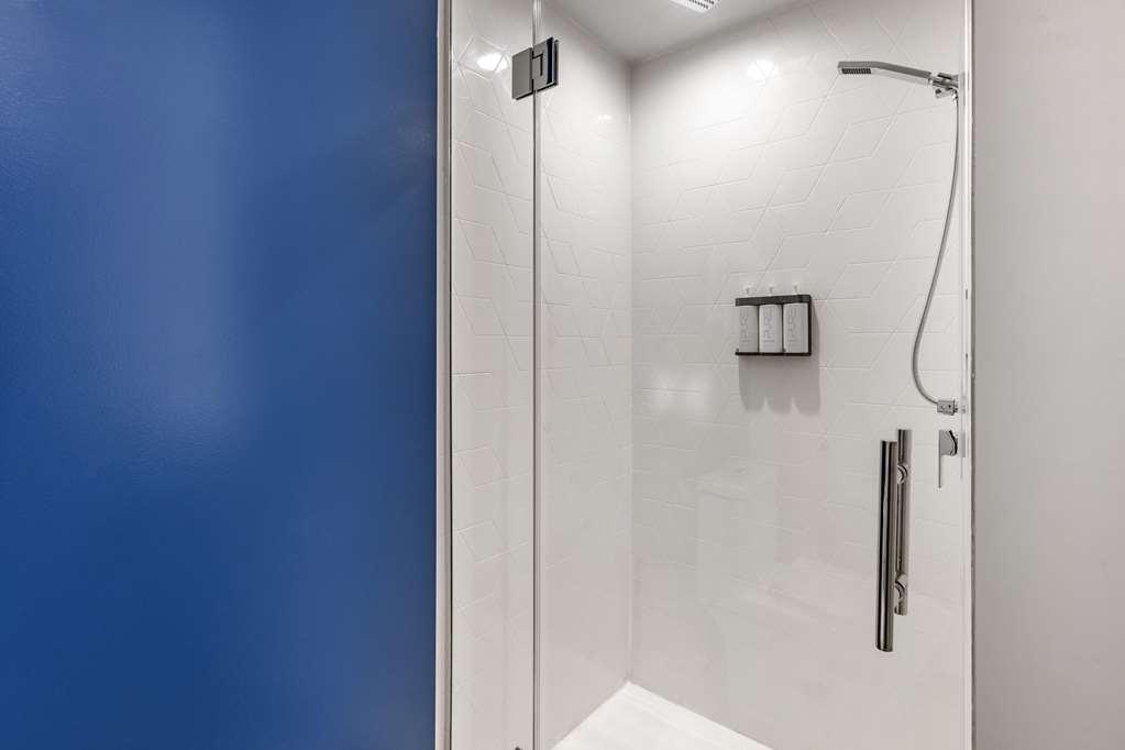 Cambria Universal Blvd Hotel *
