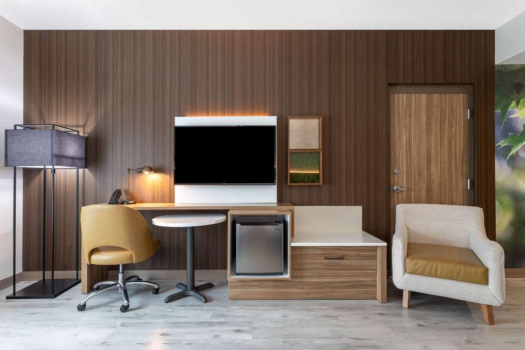 Wyndham Garden Airport - Free Airport Shuttle 3*