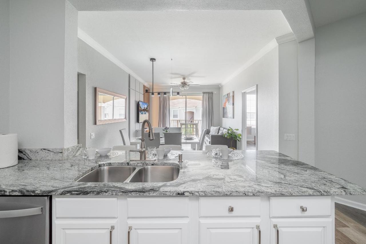Vista Cay Lakeview Chic Next To Pool Near Theme Parks Walk To The Convention Center Apartment