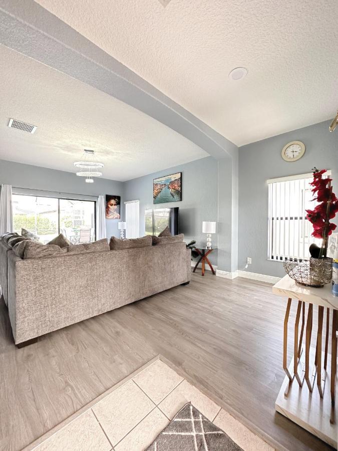 Luxry 6 Miles From Villa Orlando