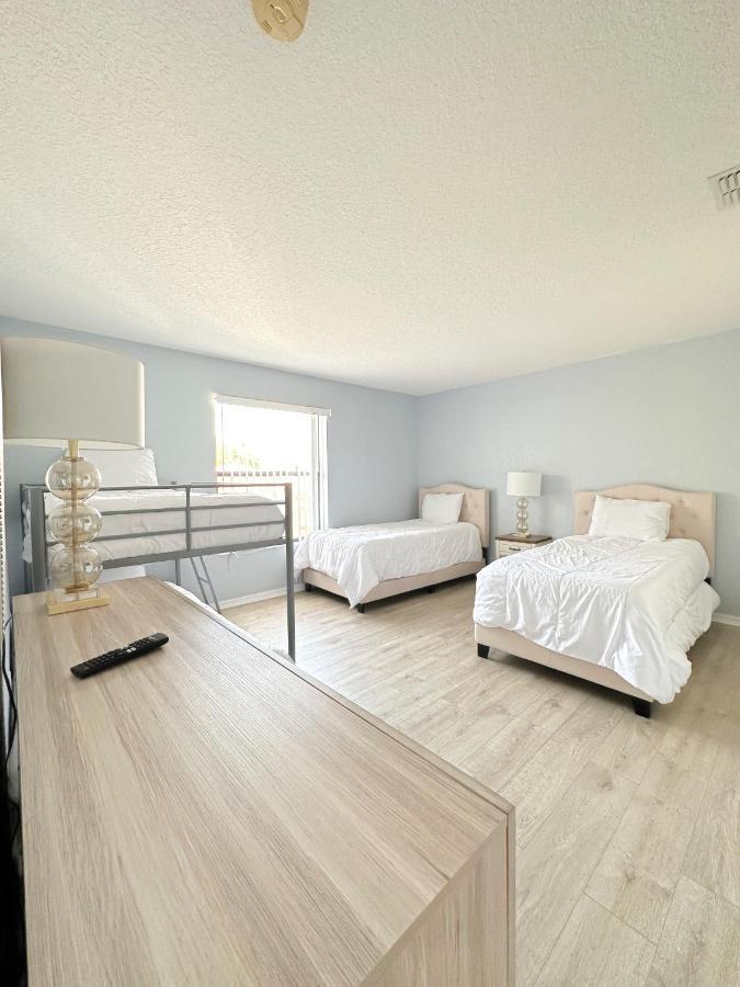 Luxry 6 Miles From Villa Orlando