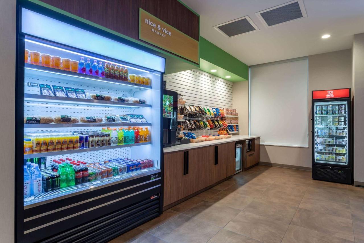 Wyndham Garden Airport - Free Airport Shuttle