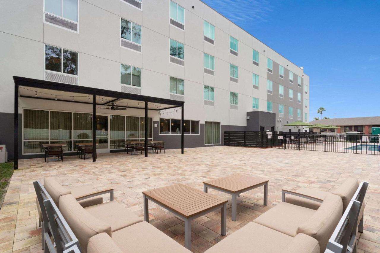Wyndham Garden Airport - Free Airport Shuttle 3*