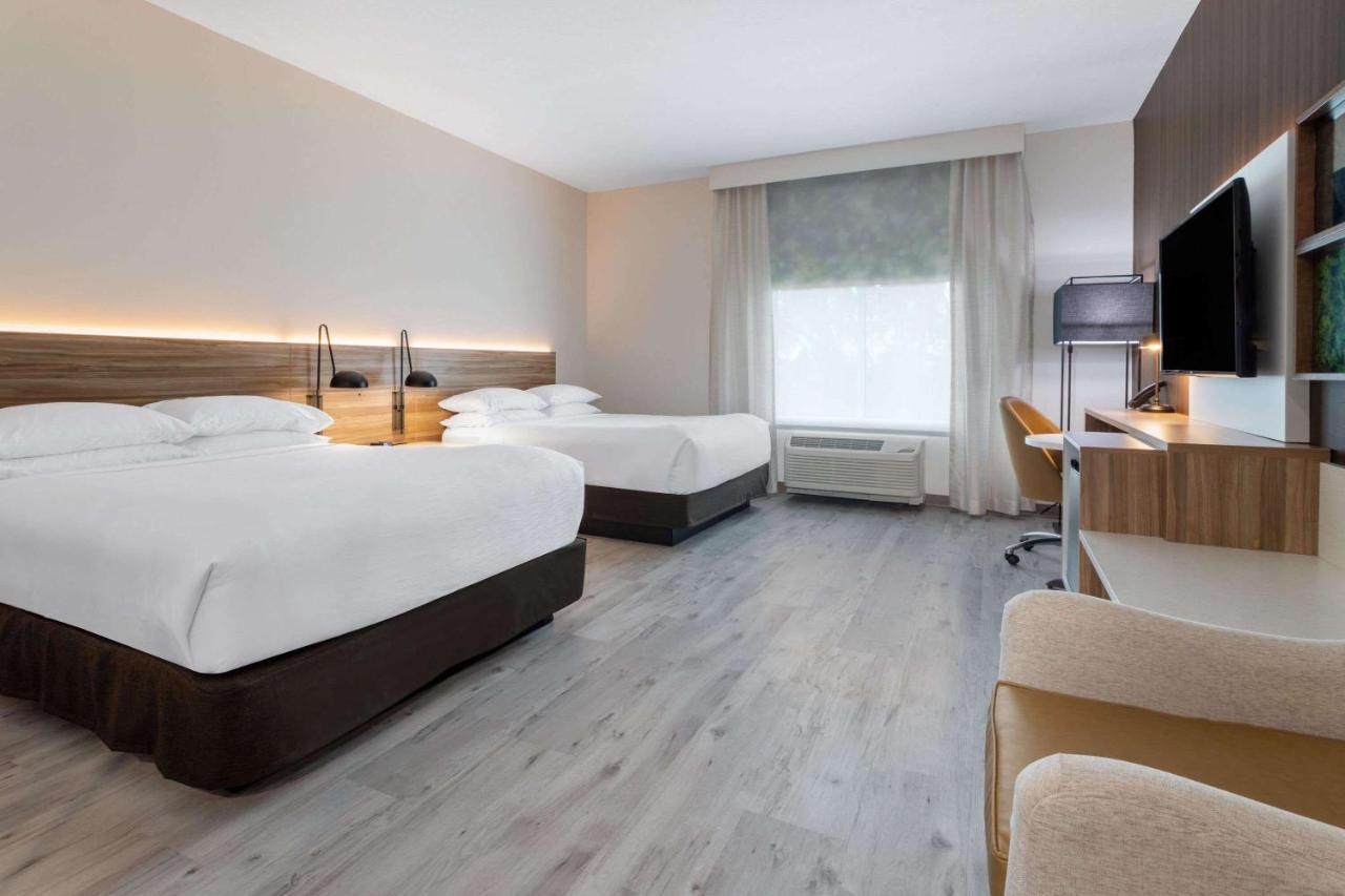 Wyndham Garden Airport - Free Airport Shuttle 3*