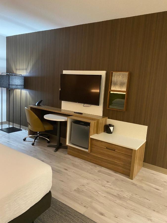 Wyndham Garden Airport - Free Airport Shuttle Hotel 3*