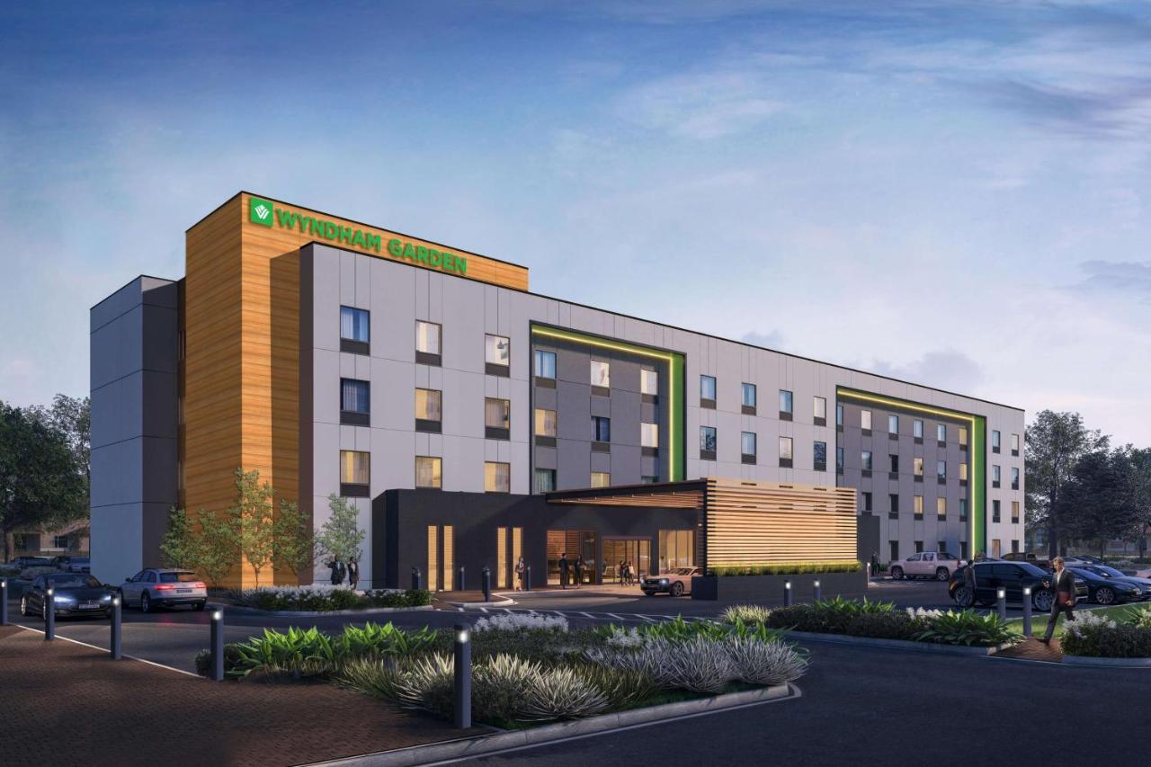 Hotel Wyndham Garden Airport - Free Airport Shuttle 3*