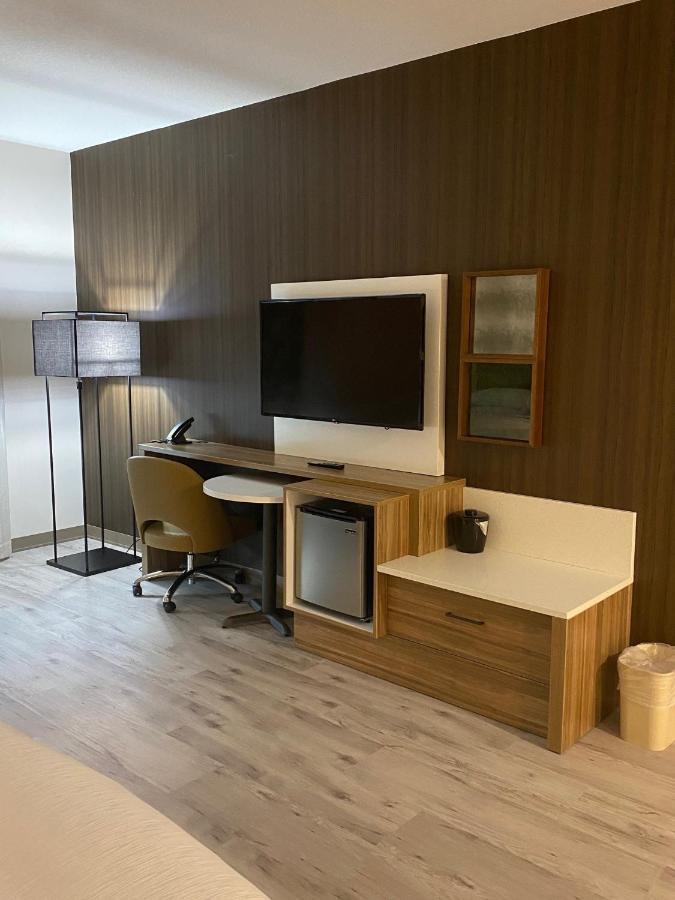 Wyndham Garden Airport - Free Airport Shuttle Hotel 3*