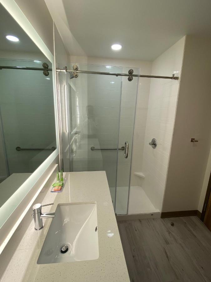Hotel Wyndham Garden Airport - Free Airport Shuttle 3*