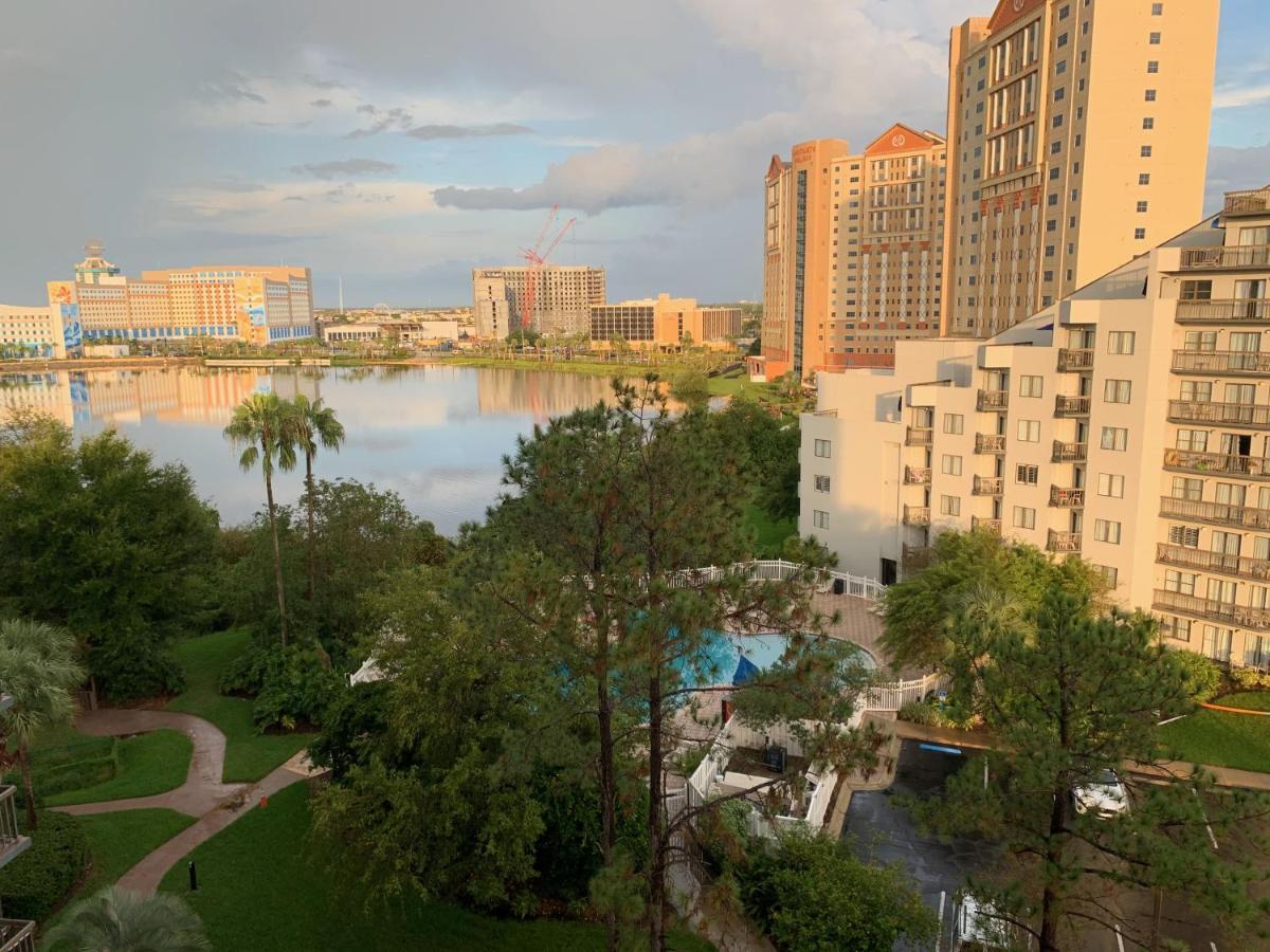 18-universal And Heart Of International Dr Apartment *