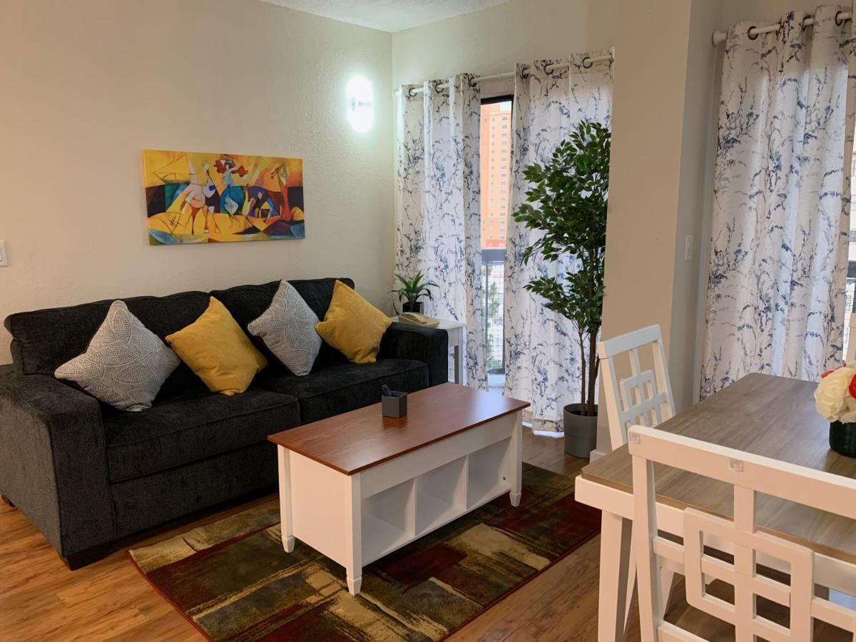 Apartment 18-universal And Heart Of International Dr *