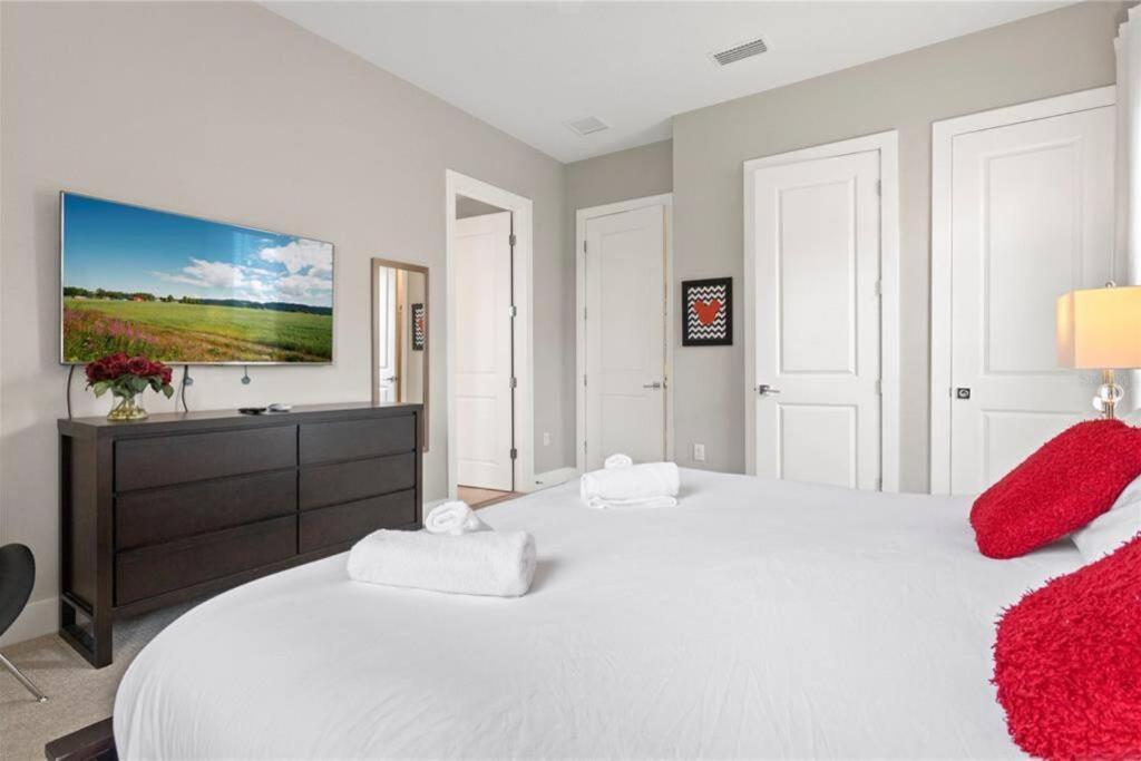 Modern Townhome Near Disneyworld Orlando