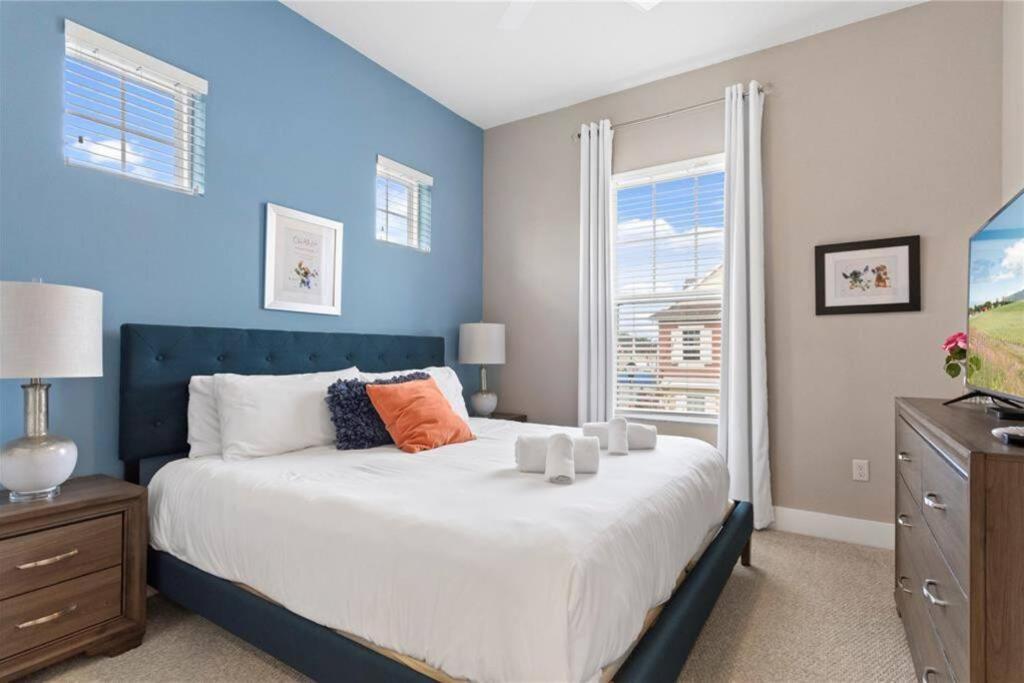Modern Townhome Near Disneyworld Apartment