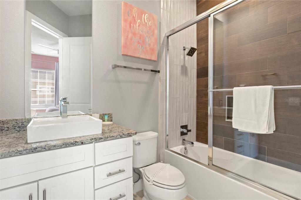 Modern Townhome Near Disneyworld Apartment *
