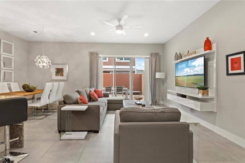 Modern Townhome Near Disneyworld Orlando