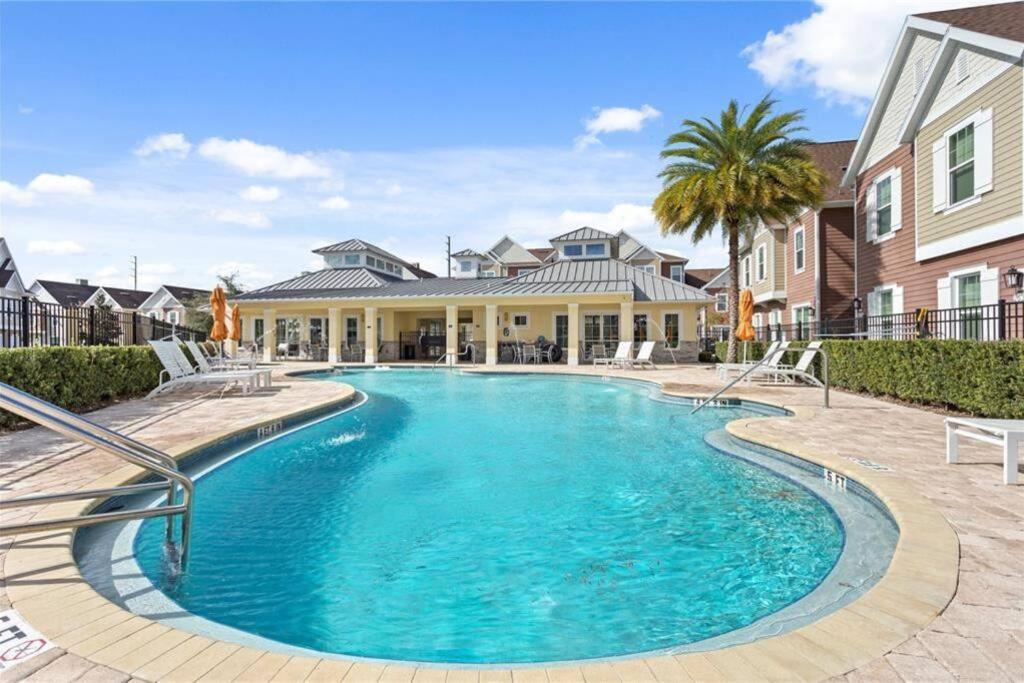 Modern Townhome Near Disneyworld Apartment