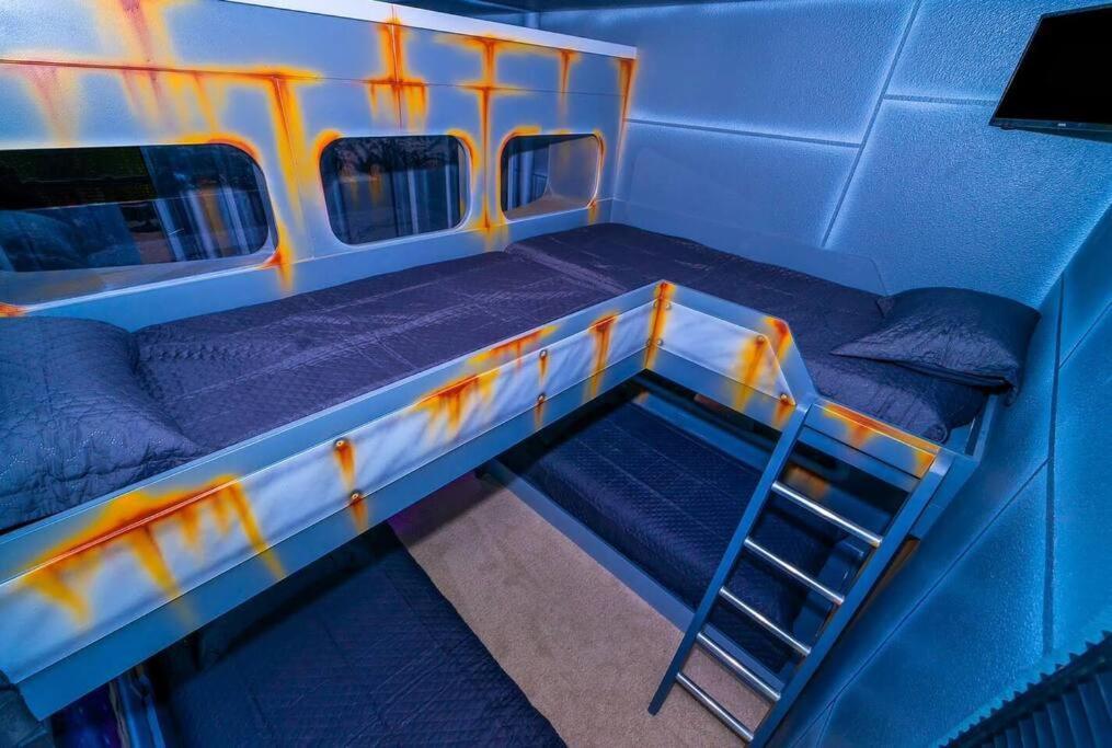 8br Mansion: Packed With Fun And Comfort For Orlando