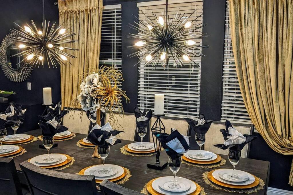 8br Mansion: Packed With Fun And Comfort For