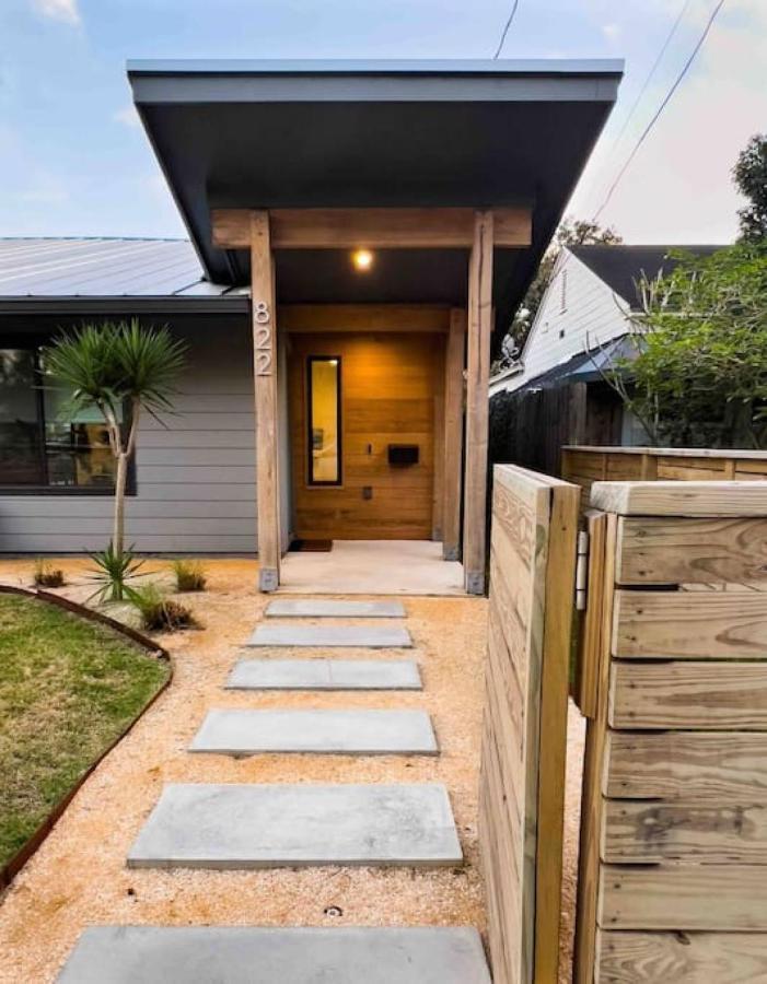 Stunning Modern In Hip Enclave Near Dt Holiday home *