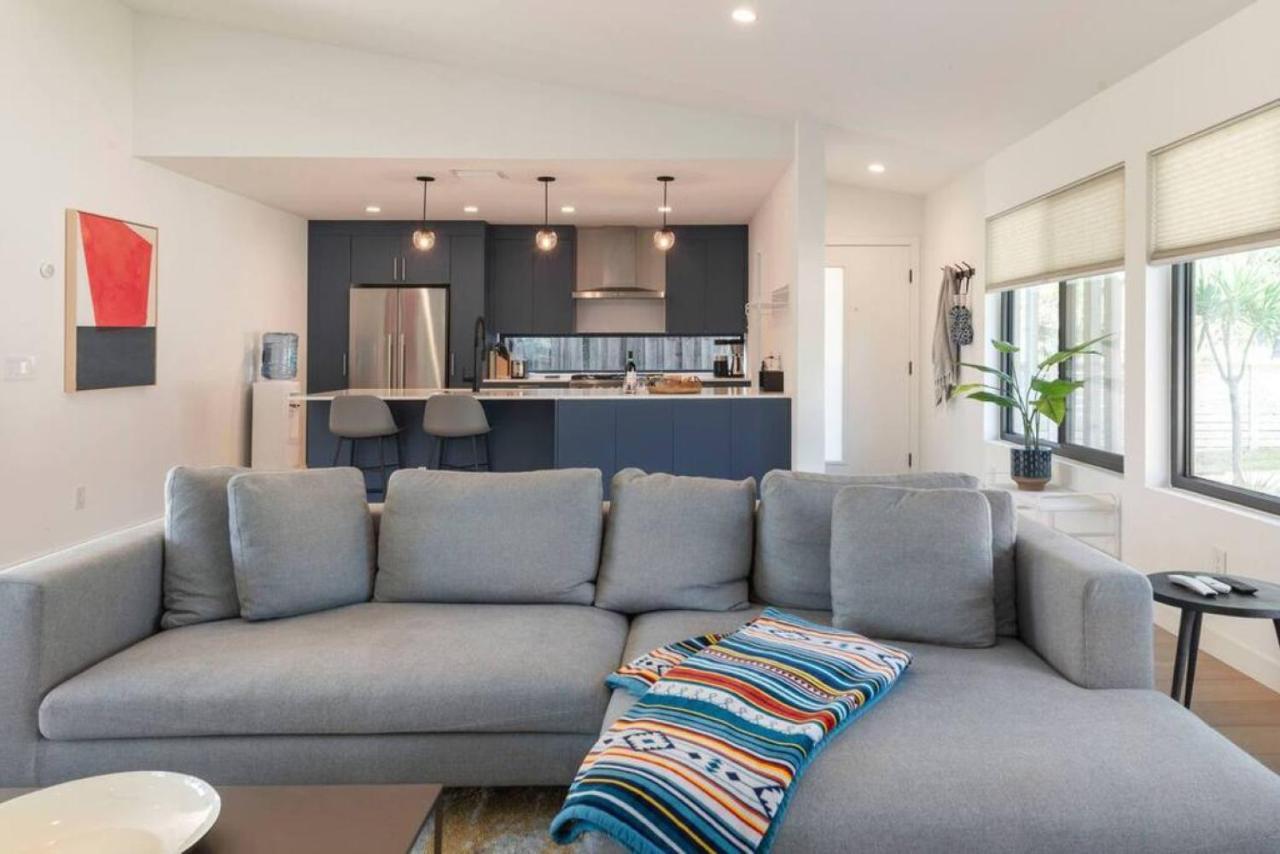 Stunning Modern In Hip Enclave Near Dt Holiday home *
