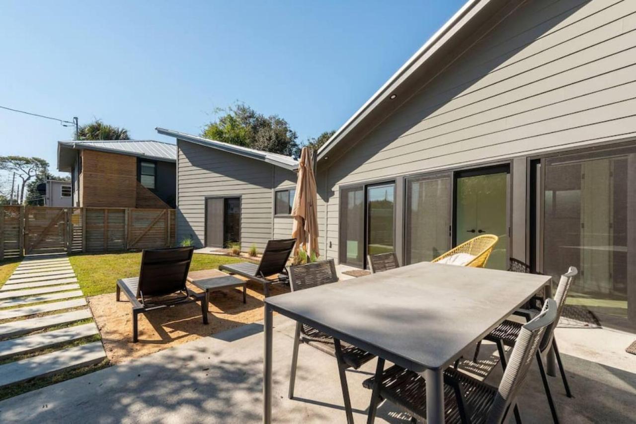 Stunning Modern In Hip Enclave Near Dt Holiday home Orlando