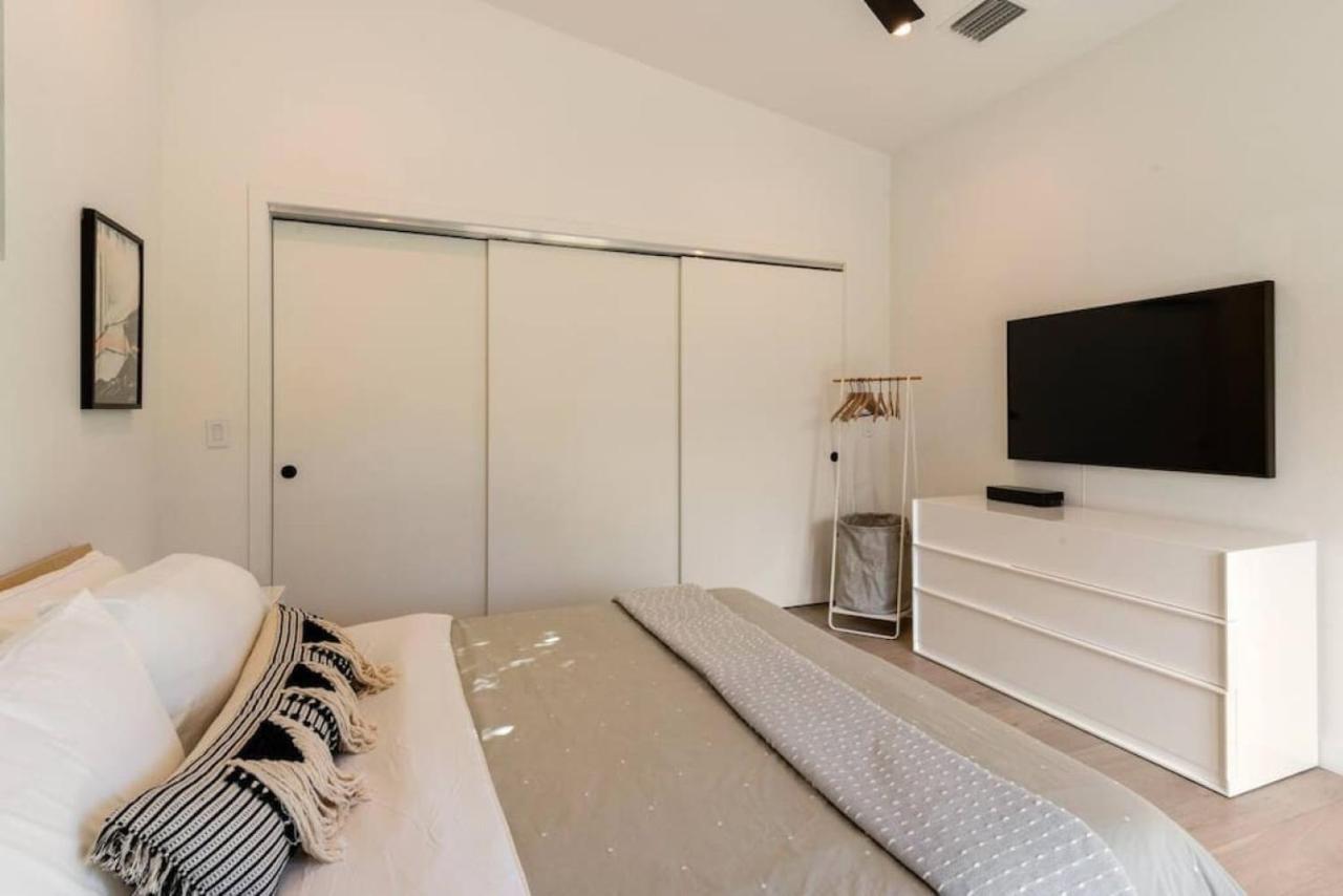 Holiday home Stunning Modern In Hip Enclave Near Dt *