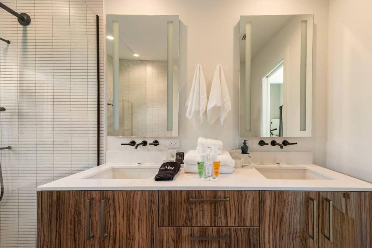 Holiday home Stunning Modern In Hip Enclave Near Dt