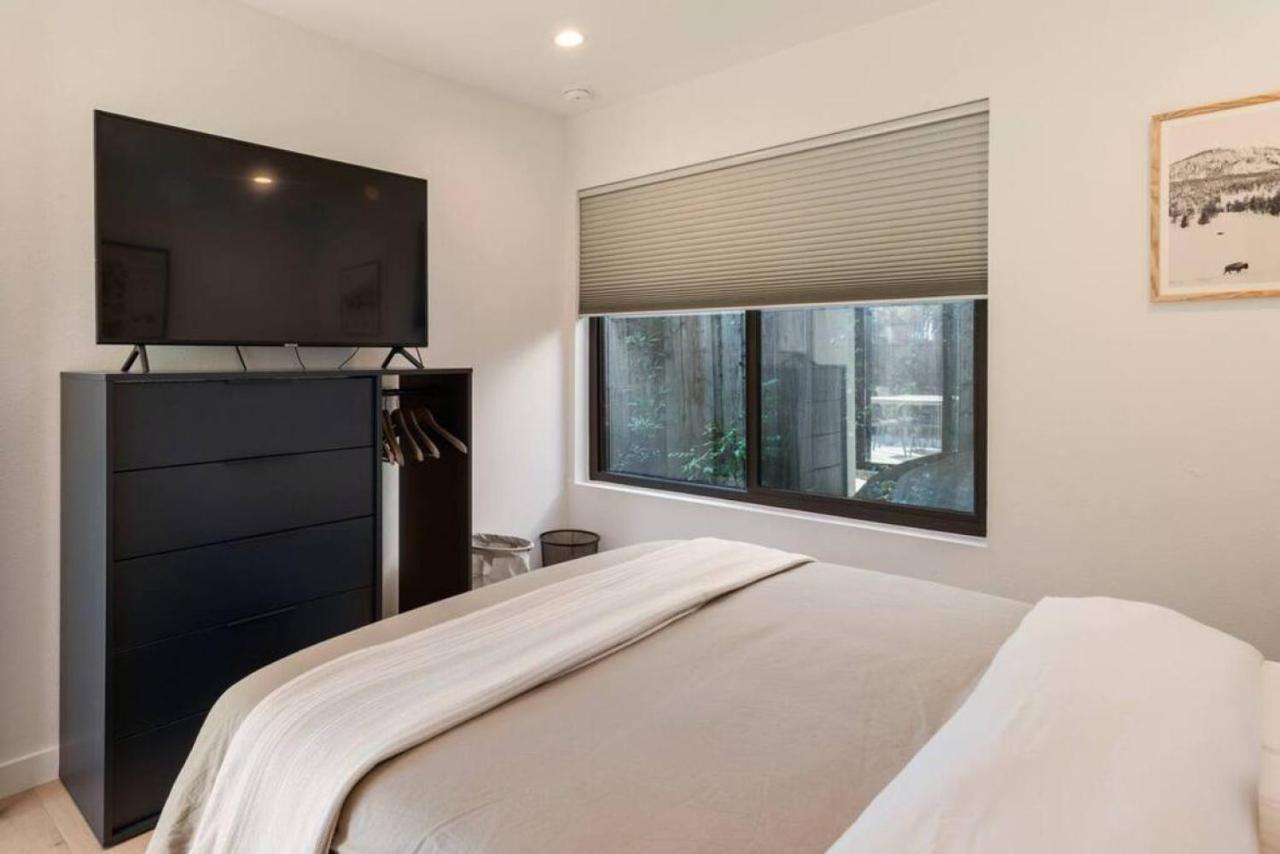 Stunning Modern In Hip Enclave Near Dt Holiday home Orlando