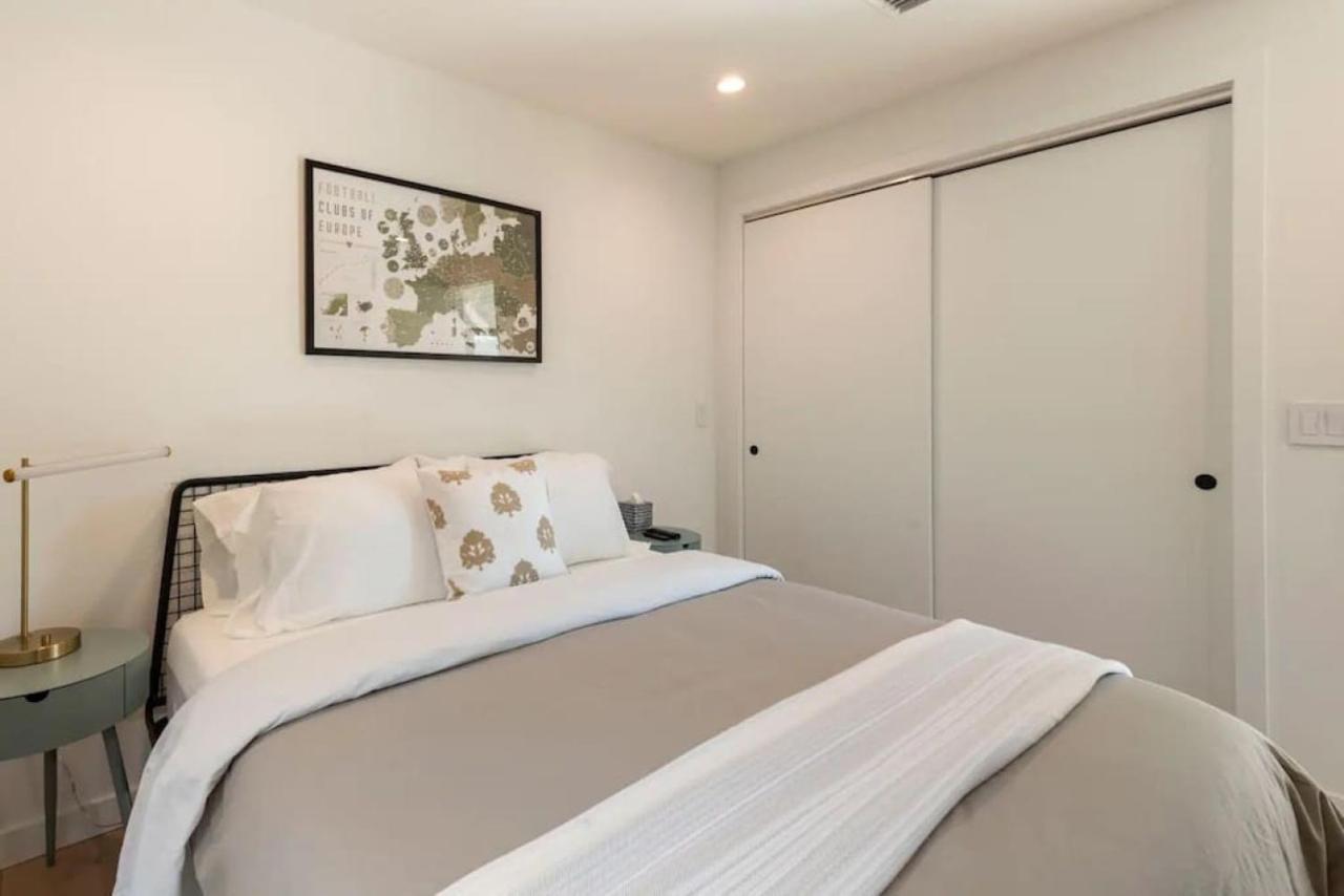 Stunning Modern In Hip Enclave Near Dt Holiday home
