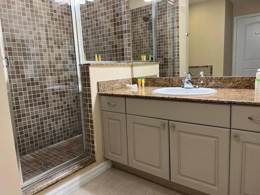 Location 1 Bedroom Near Universal Apartment *