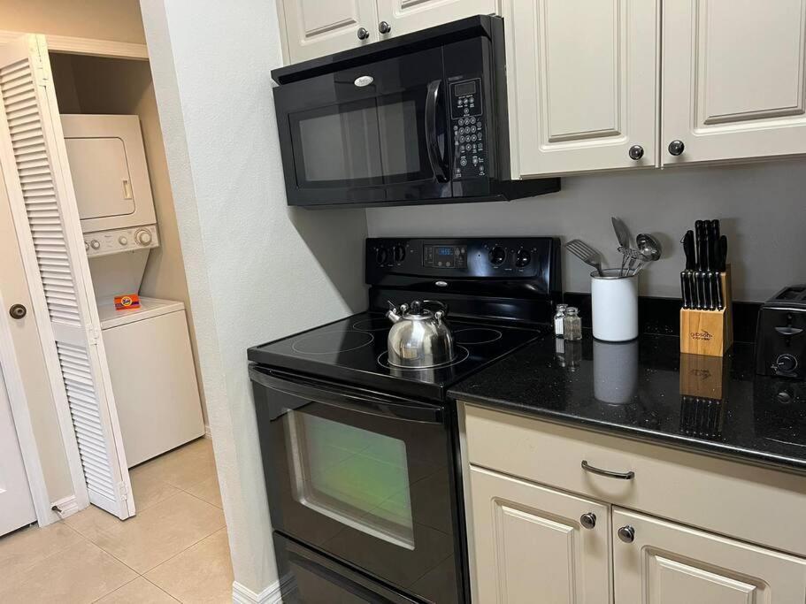 Location 1 Bedroom Near Universal
