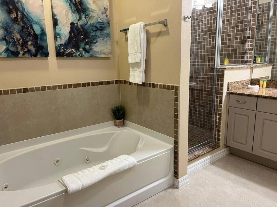 Location 1 Bedroom Near Universal *