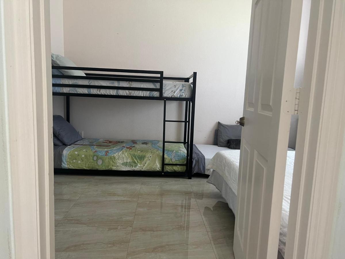 No Se Renta Vivienda Familiar *