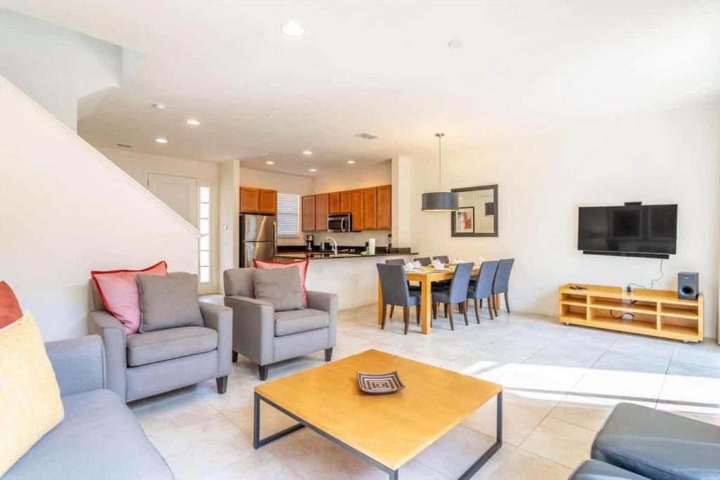 Private Townhome At Regal Oaks *
