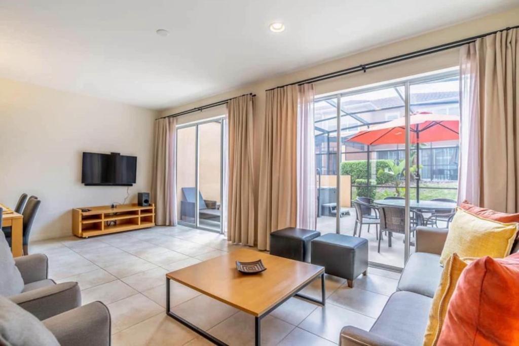 Private Townhome At Regal Oaks * Orlando