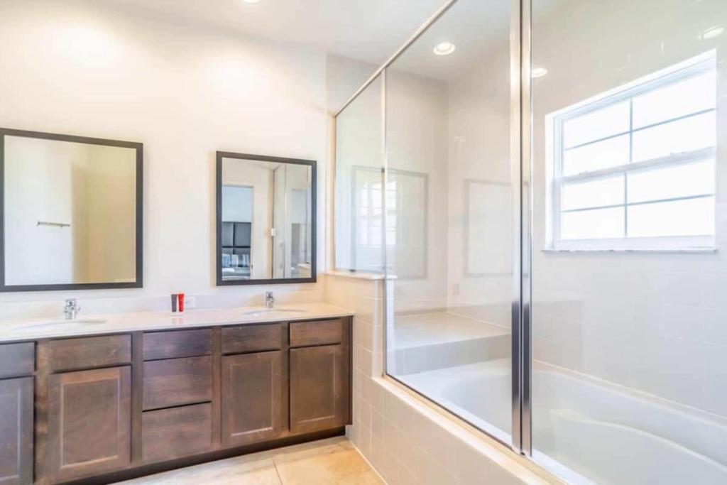 Private Townhome At Regal Oaks Holiday home *