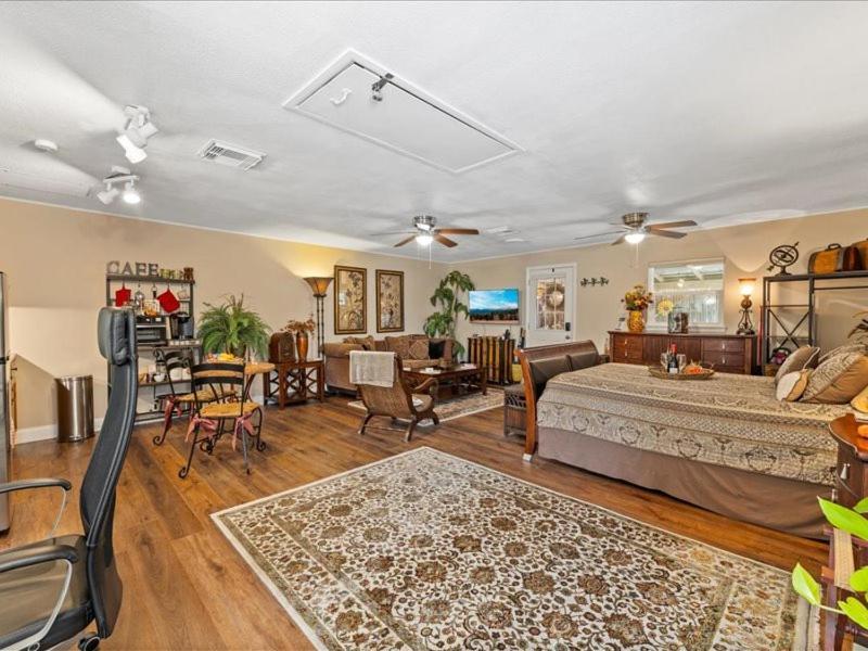 Guest house College Park-Orlando 5Star Villa Oasis - Home Away From Home - Quiet Neighborhood-Private Botanical Courtyard - Mins From Eola,Dt, Winter Park - Free Parking & Ev Plug In *