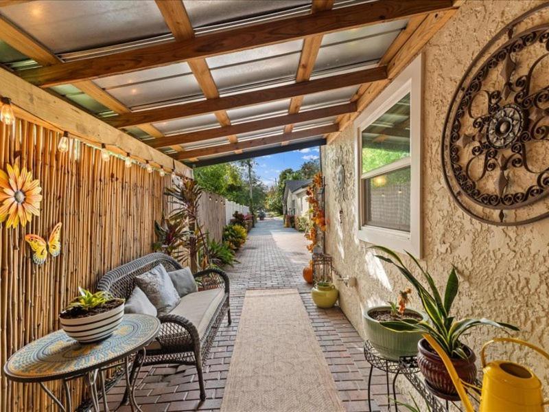 Guest house College Park-Orlando 5Star Villa Oasis - Home Away From Home - Quiet Neighborhood-Private Botanical Courtyard - Mins From Eola,Dt, Winter Park - Free Parking & Ev Plug In *