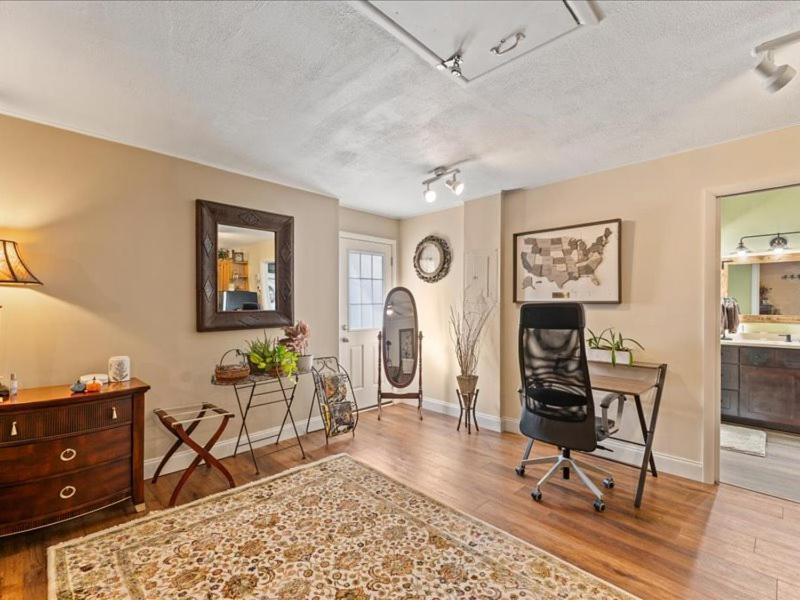 Guest house College Park-Orlando 5Star Villa Oasis - Home Away From Home - Quiet Neighborhood-Private Botanical Courtyard - Mins From Eola,Dt, Winter Park - Free Parking & Ev Plug In *