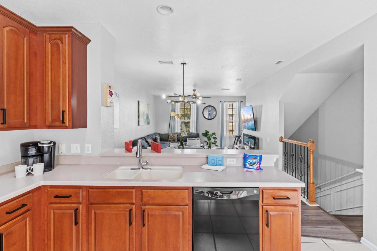 5015 Tideview Circle 44 * Orlando
