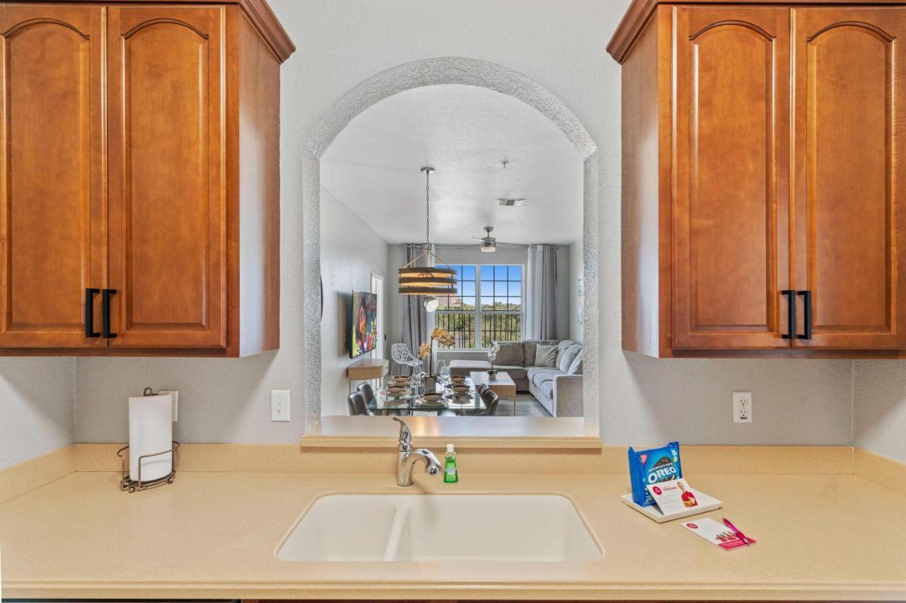 4102 Breakview Drive 404 * Orlando