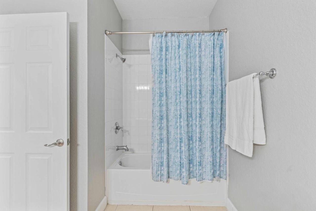 Apartment 4102 Breakview Drive 404 *