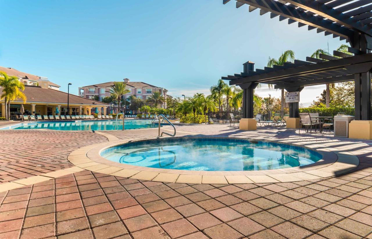3 Condo, Sleeps 6, 7 Miles To At Vista Cay Holiday home