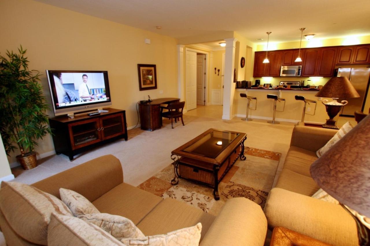 3 Condo, Sleeps 6, 7 Miles To At Vista Cay Holiday home