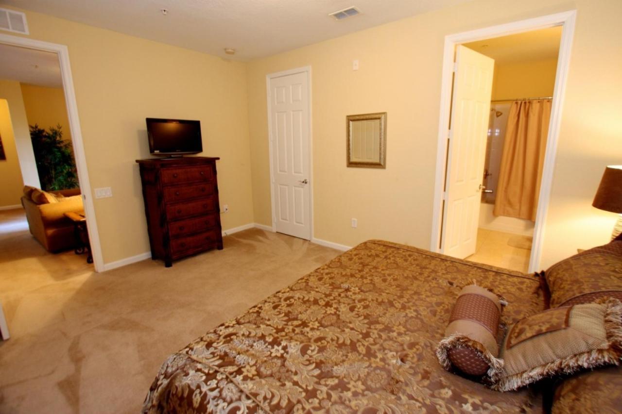 Holiday home 3 Condo, Sleeps 6, 7 Miles To At Vista Cay Orlando