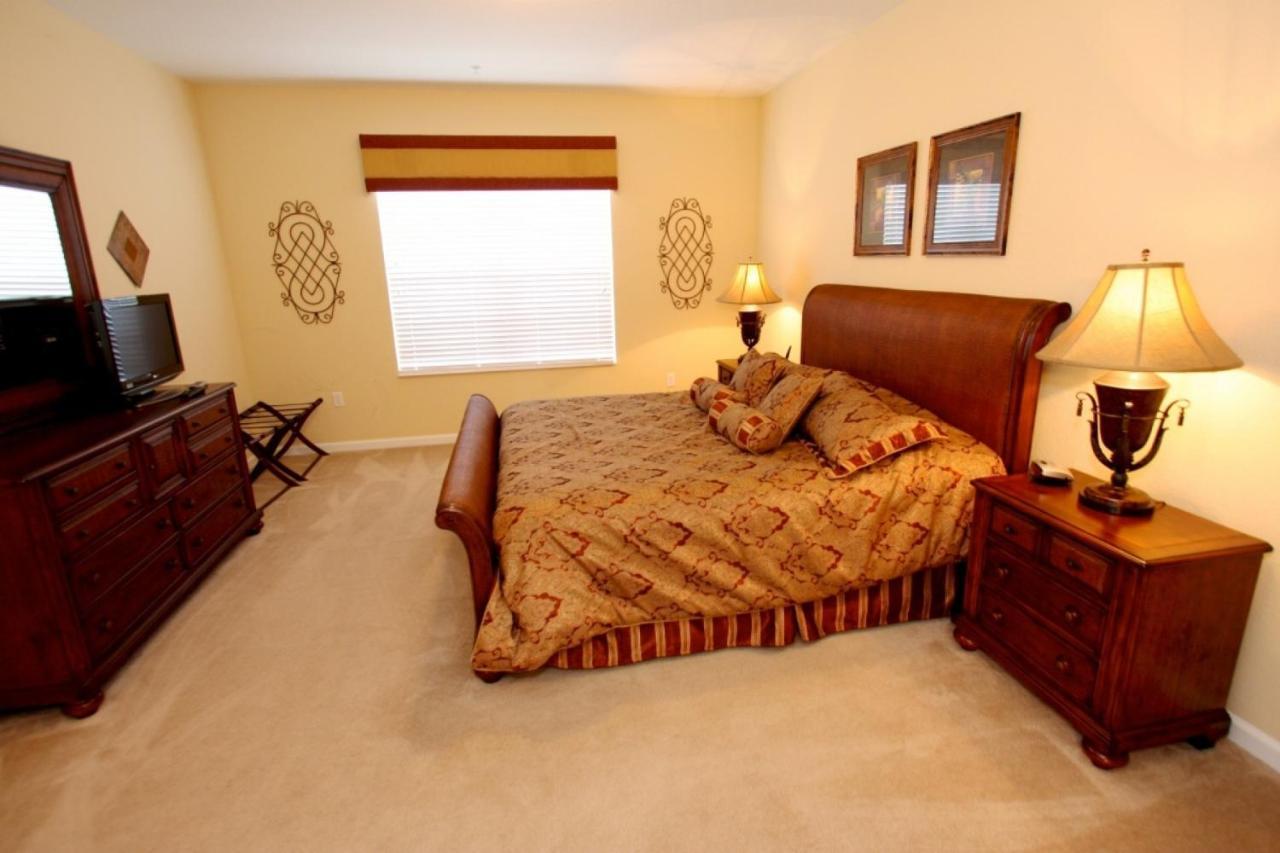 3 Condo, Sleeps 6, 7 Miles To At Vista Cay Orlando