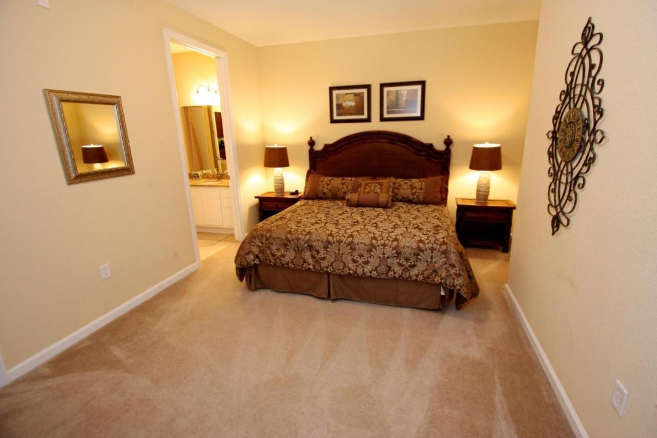 3 Condo, Sleeps 6, 7 Miles To At Vista Cay *