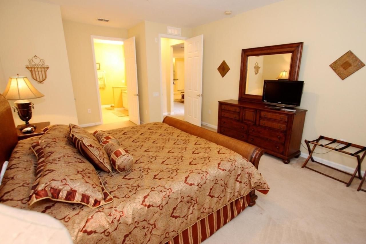 3 Condo, Sleeps 6, 7 Miles To At Vista Cay Holiday home