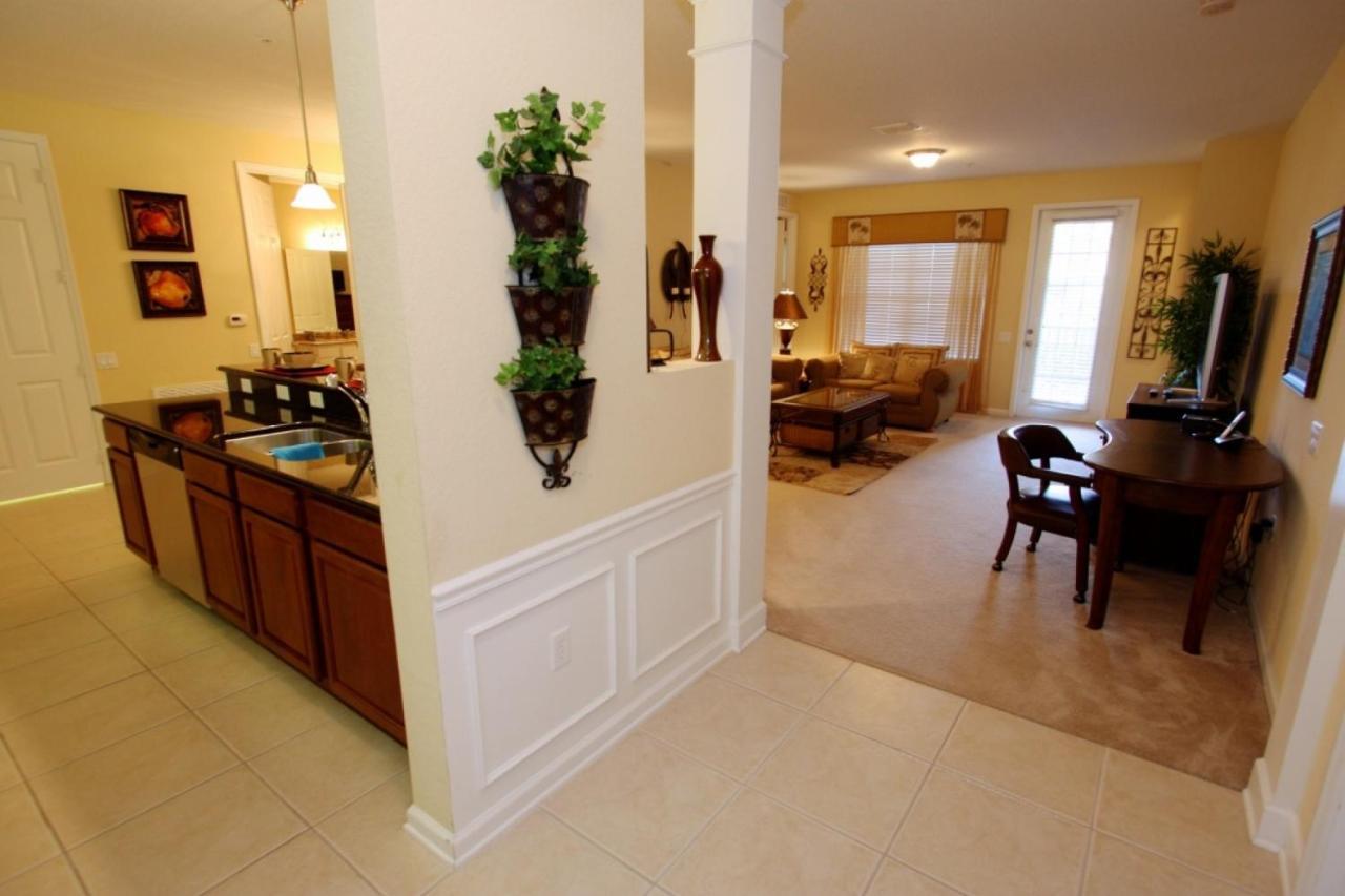 3 Condo, Sleeps 6, 7 Miles To At Vista Cay Holiday home