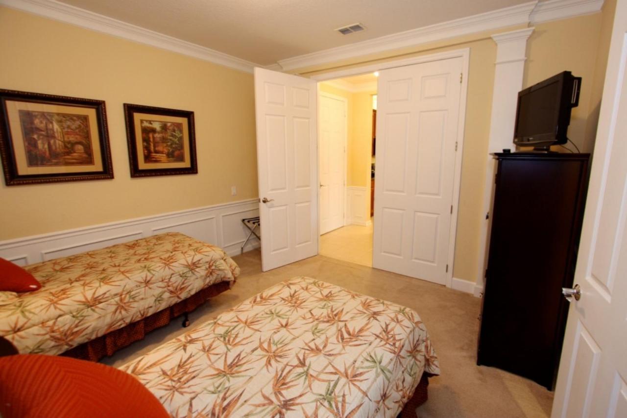 3 Condo, Sleeps 6, 7 Miles To At Vista Cay Holiday home Orlando