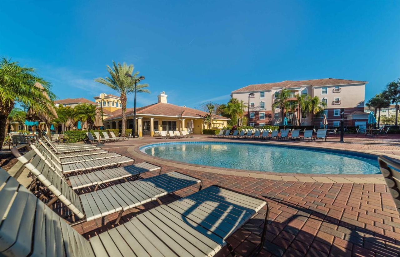 3 Condo, Sleeps 6, 7 Miles To At Vista Cay Holiday home Orlando